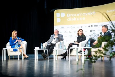 9-broumovske-diskuse-1-panel-foto-jaroslav-winter-27.jpg